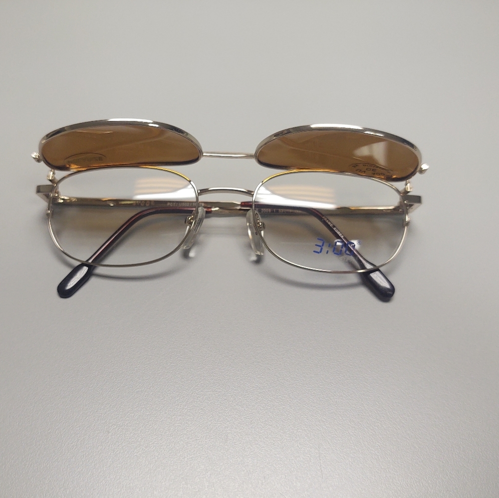 Metal glasses with polaried clip